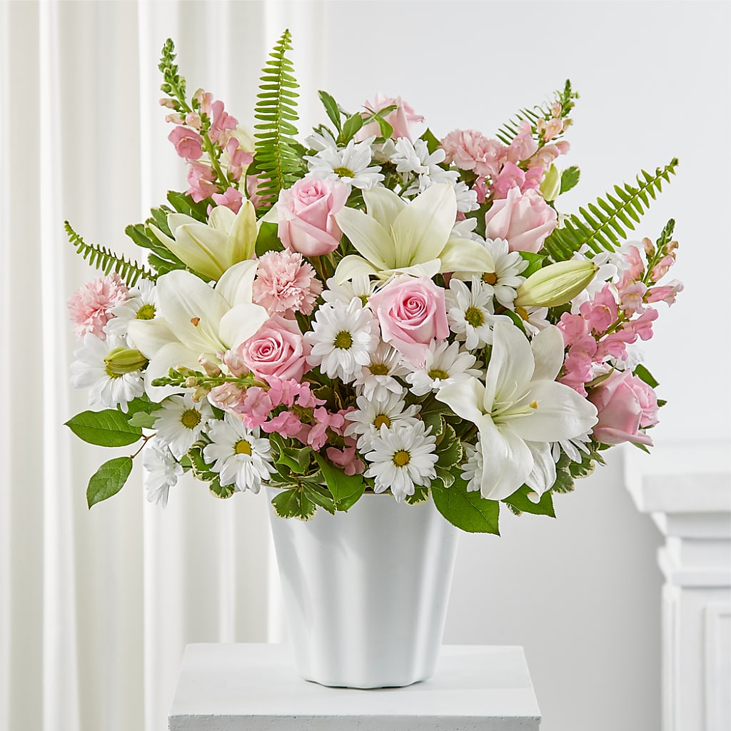 Soft Touch Tabletop Basket – CHET & LEONA'S FLORAL SHOP, Milwaukee WI