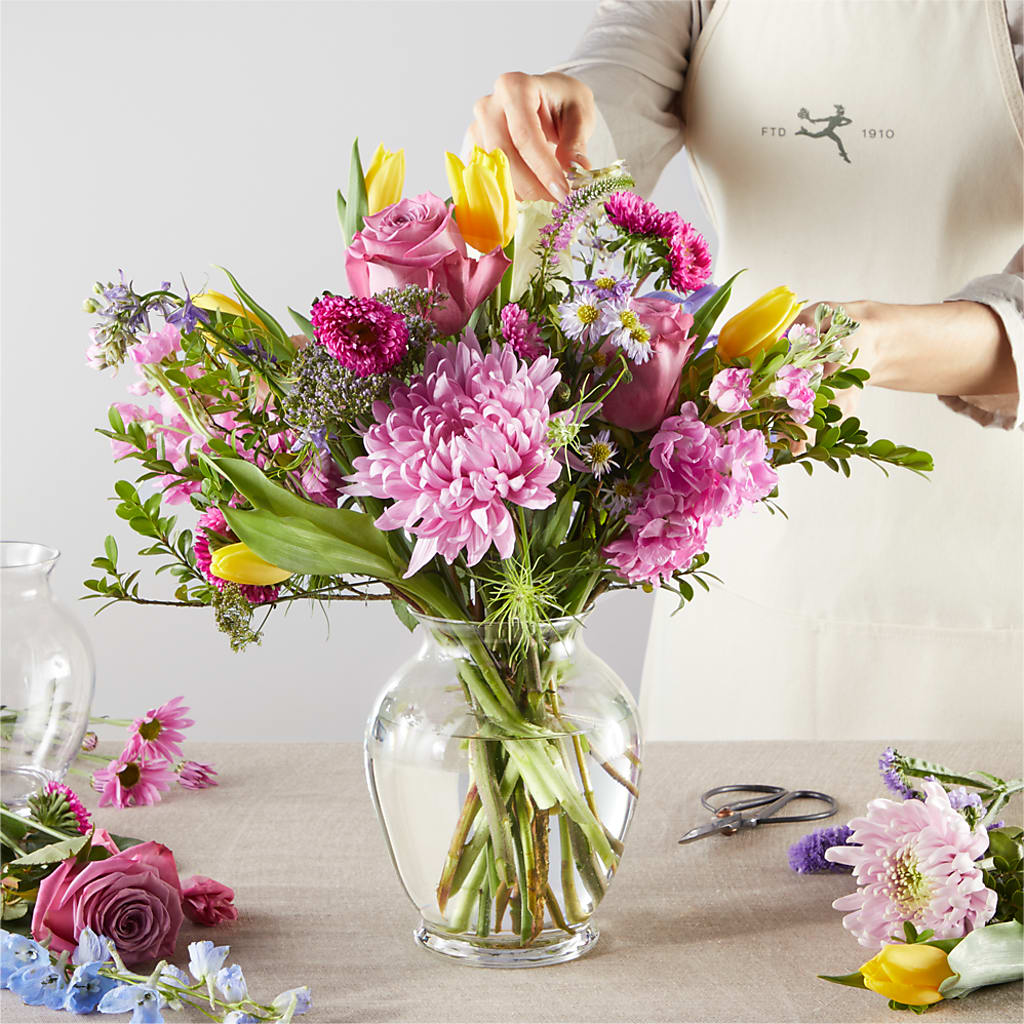 Pastel Tradition - A Florist Original – CHET & LEONA'S FLORAL SHOP, Milwaukee WI