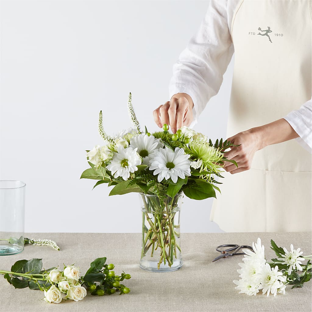Irish Garden - A Florist Original – CHET & LEONA'S FLORAL SHOP, Milwaukee WI