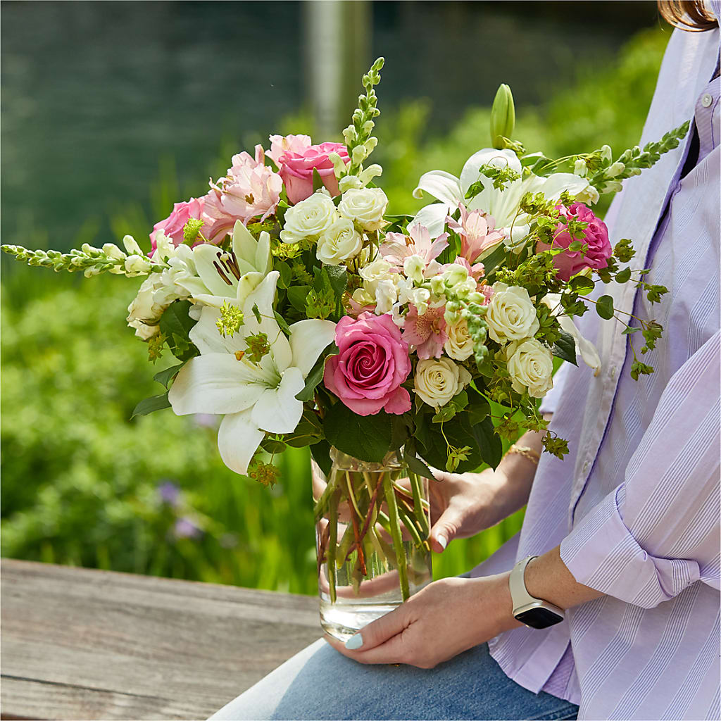 Fondly Bouquet – CHET & LEONA'S FLORAL SHOP, Milwaukee WI